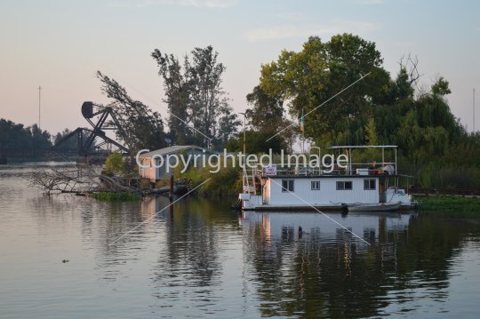 House Boat Discovery Bay